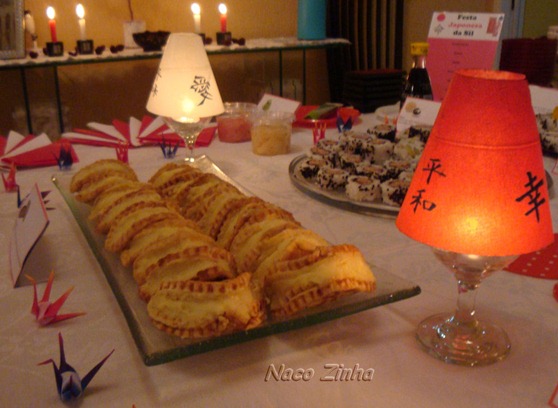 Dorayaki e luminárias em taças