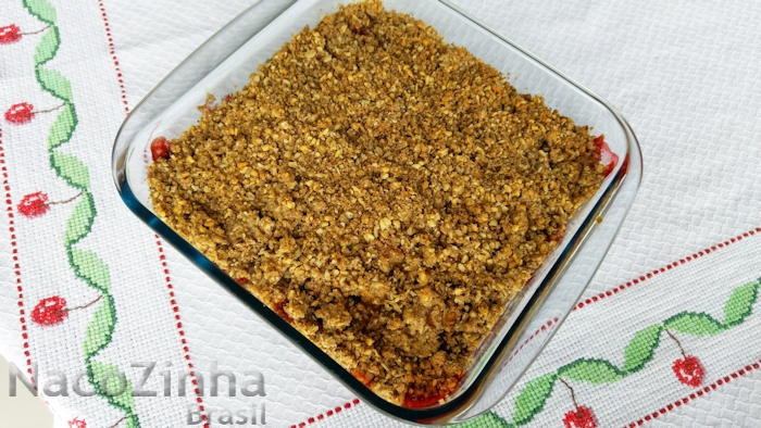 crumble-morango-e-pessego-nacozinhabrasil