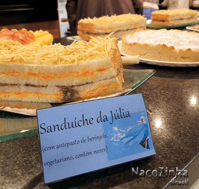 Sanduíche da Julia - torta fria com antepasto de berinjela e maionese de cenoura