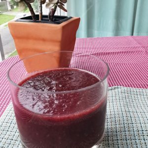 Smoothie de pera, maçã e mirtilo