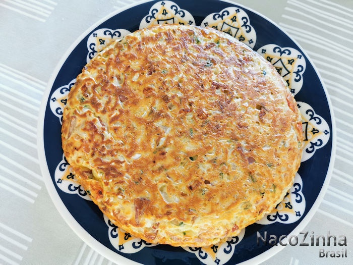 Torta de repolho cremosa de frigideira