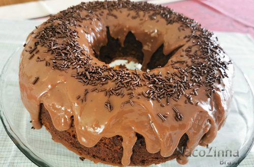 Bolo de chocolate e café