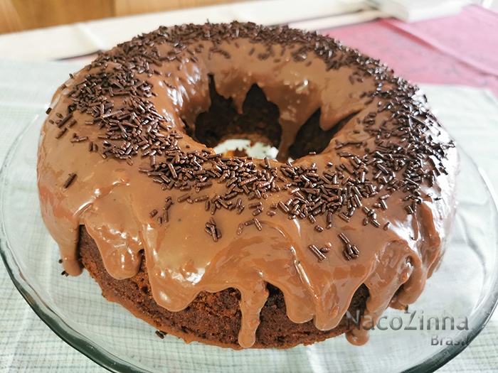 Bolo de chocolate e café