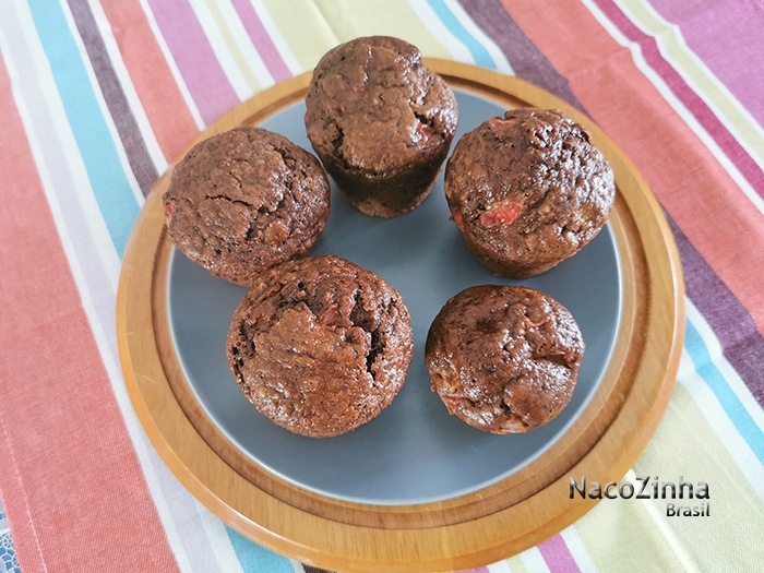 Muffin de cacau e morango