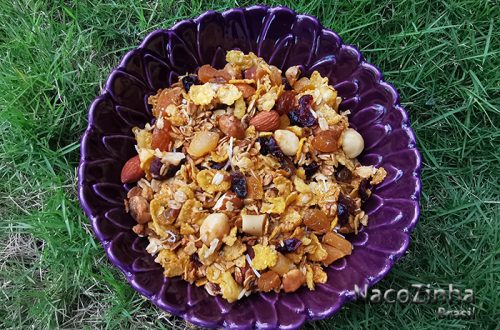 Granola com frutas secas e sementes