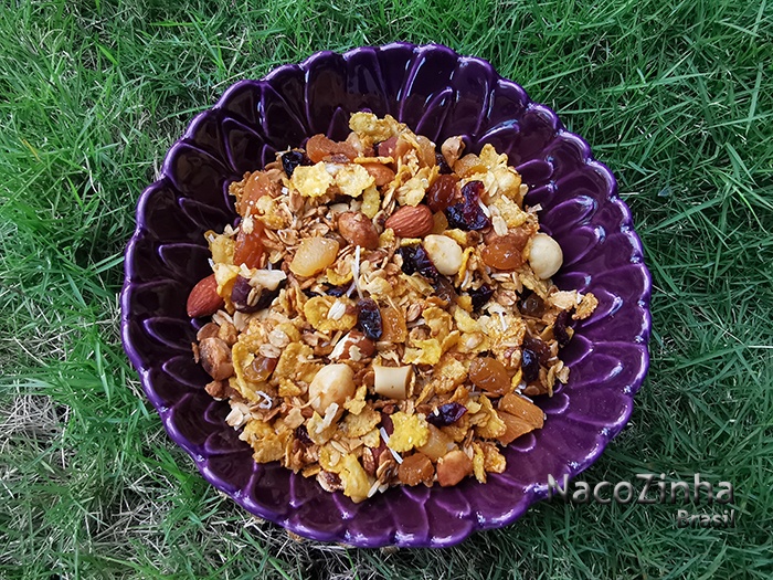 Granola com frutas secas e sementes