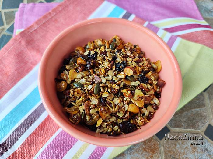 Granola com nibs de cacau