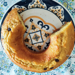 Bolo de laranja com gotas de chocolate grande