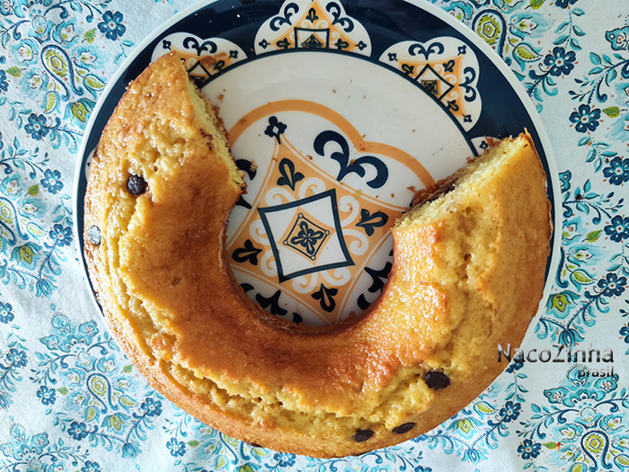Bolo de laranja com gotas de chocolate grande